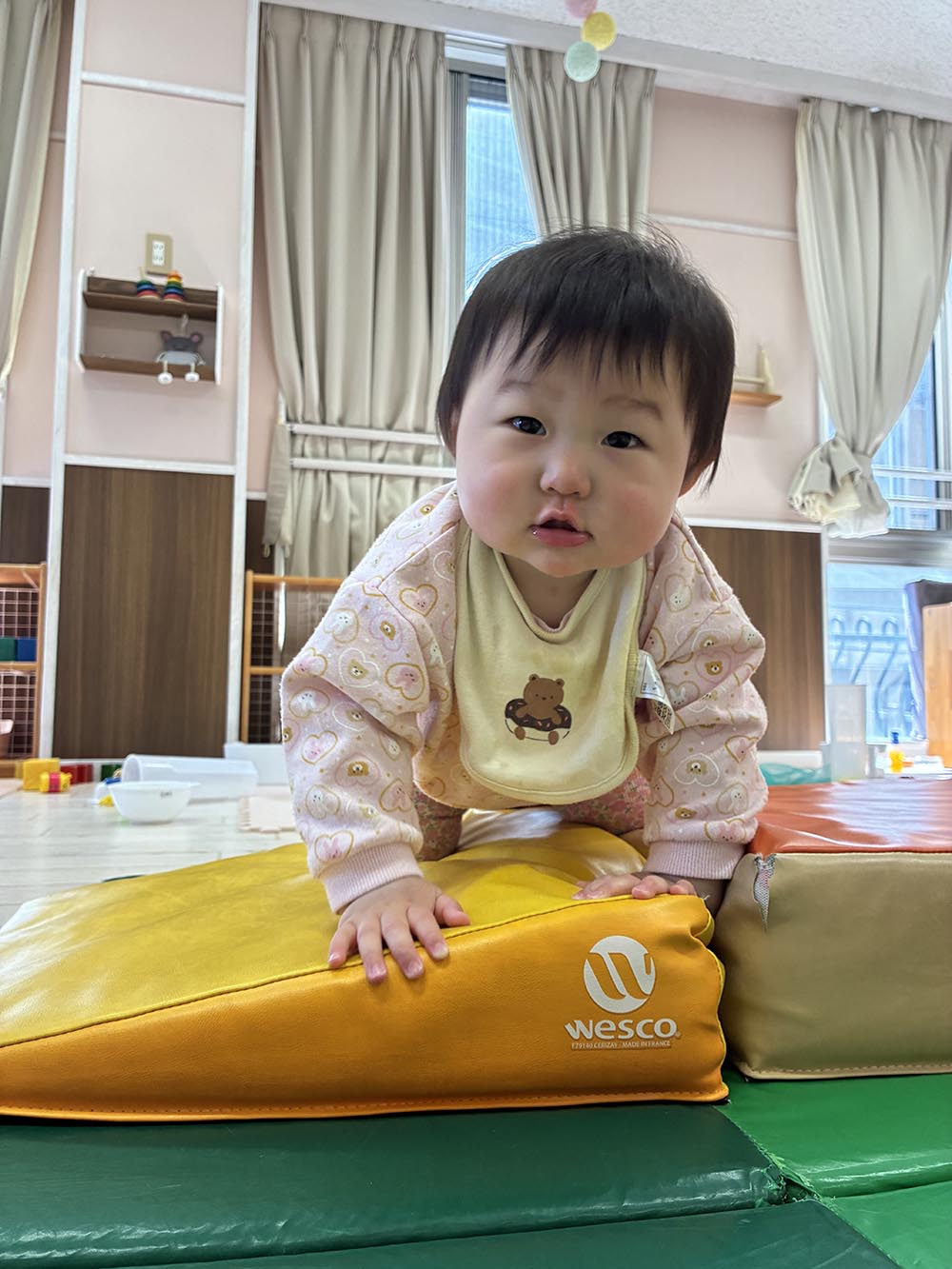 お気に入りのおもちゃを見つけたよ！